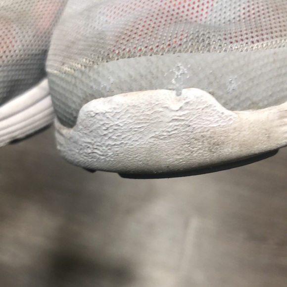 NIKE Youth Sneakers - Picture 7 of 7